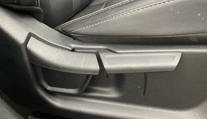 2020 Hyundai NEW I20 ASTA (O) 1.0 TURBO GDI DCT, Petrol, Automatic, 14,005 km, Driver Side Adjustment Panel