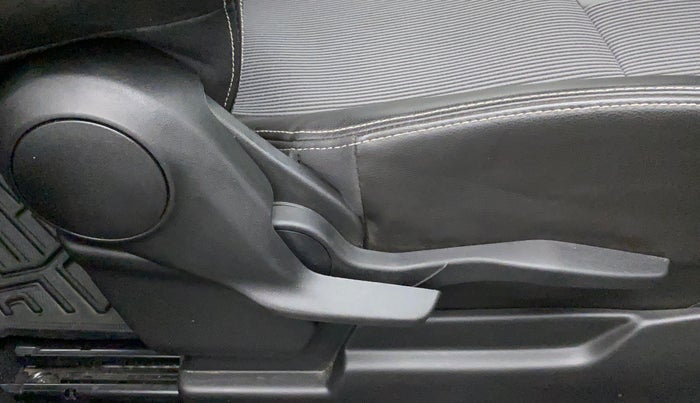 2022 Maruti XL6 ZETA MT, Petrol, Manual, 24,906 km, Driver Side Adjustment Panel