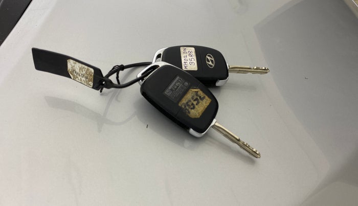 2015 Hyundai Xcent S (O) 1.2, Petrol, Manual, 34,871 km, Key Close Up