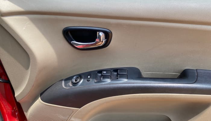 2013 Hyundai i10 SPORTZ 1.2 AT, Petrol, Automatic, 28,789 km, Driver Side Door Panels Control
