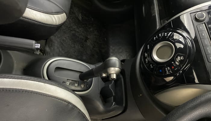 2016 Nissan Micra XV CVT, Petrol, Automatic, 83,948 km, Gear Lever