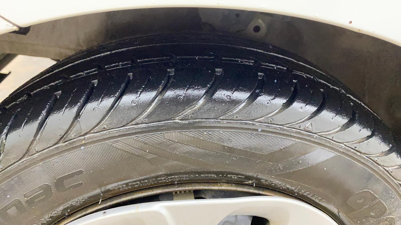 2018 Hyundai Eon MAGNA +, Petrol, Manual, 15,357 km, Left Front Tyre Tread