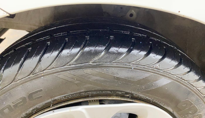 2018 Hyundai Eon MAGNA +, Petrol, Manual, 15,357 km, Left Front Tyre Tread