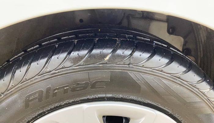 2018 Hyundai Eon MAGNA +, Petrol, Manual, 15,357 km, Right Front Tyre Tread