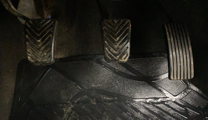 2018 Hyundai Eon MAGNA +, Petrol, Manual, 15,357 km, Pedals