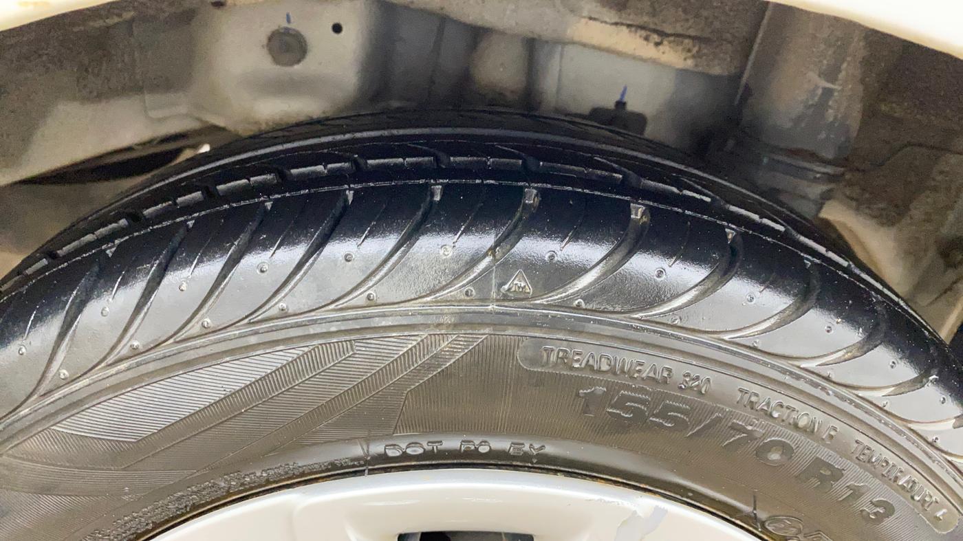 2018 Hyundai Eon MAGNA +, Petrol, Manual, 15,357 km, Left Rear Tyre Tread