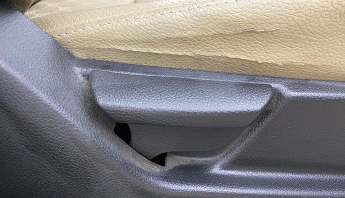 2018 Hyundai Eon MAGNA +, Petrol, Manual, 15,357 km, Driver Side Adjustment Panel