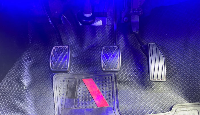 2018 Maruti Swift VXI, Petrol, Manual, 52,353 km, Pedals