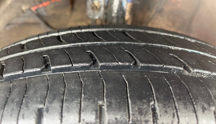 2018 Maruti Swift VXI, Petrol, Manual, 52,353 km, Left Front Tyre Tread