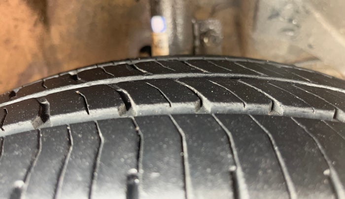 2018 Maruti Swift VXI, Petrol, Manual, 52,353 km, Right Front Tyre Tread
