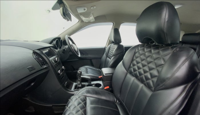 2020 Mahindra XUV500 W5, Diesel, Manual, 19,512 km, Right Side Front Door Cabin
