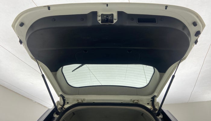 2020 Mahindra XUV500 W5, Diesel, Manual, 19,512 km, Boot Door Open