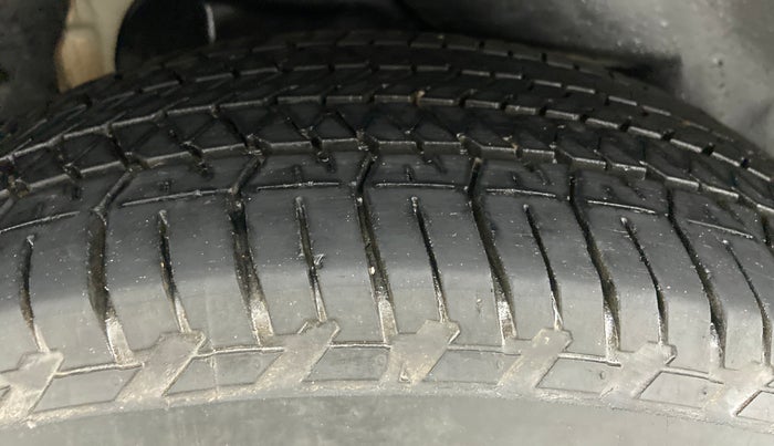 2020 Mahindra XUV500 W5, Diesel, Manual, 19,512 km, Right Rear Tyre Tread