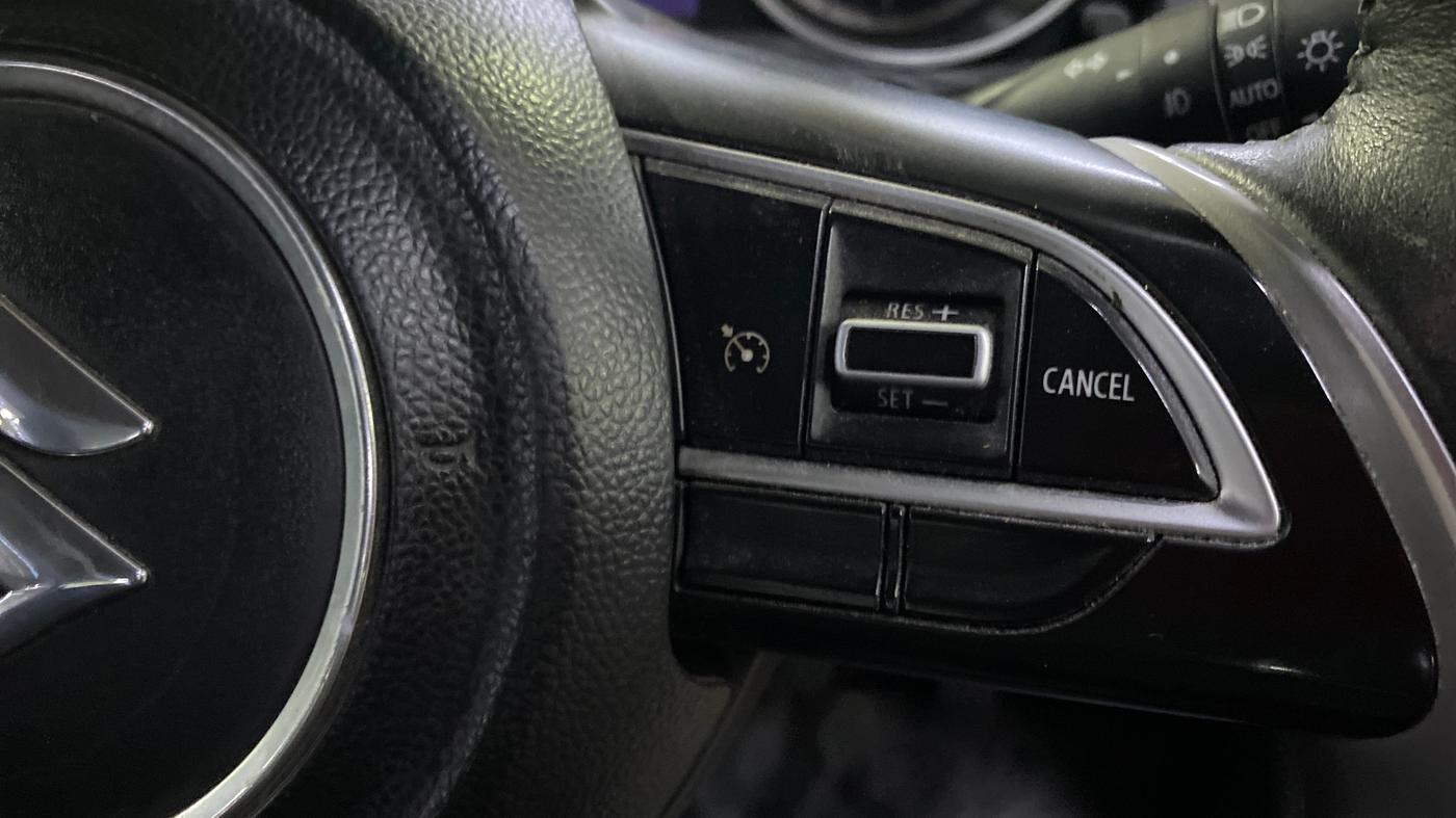 2021 Maruti Swift ZXI PLUS DUAL TONE, Petrol, Manual, 40,779 km, Adaptive Cruise Control