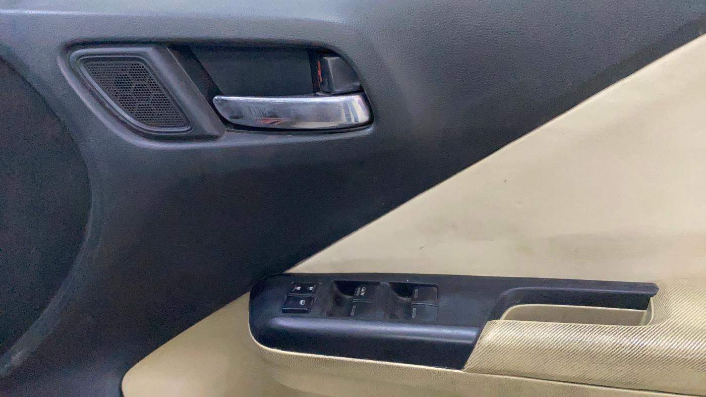2017 Honda City 1.5L I-VTEC SV, Petrol, Manual, 1,03,320 km, Driver Side Door Panels Control