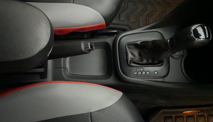 2018 Skoda Rapid STYLE 1.6 MPI AT, Petrol, Automatic, 17,373 km, Gear Lever