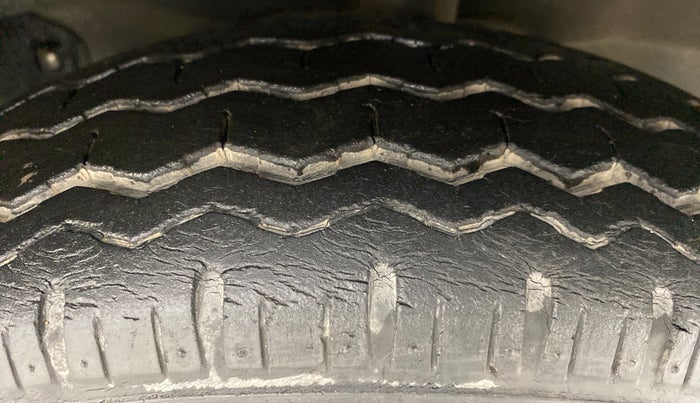 2011 Maruti Eeco 5 STR WITH AC PLUSHTR, Petrol, Manual, 40,954 km, Right Front Tyre Tread