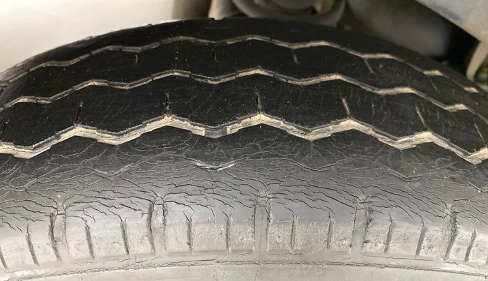 2011 Maruti Eeco 5 STR WITH AC PLUSHTR, Petrol, Manual, 40,954 km, Right Rear Tyre Tread