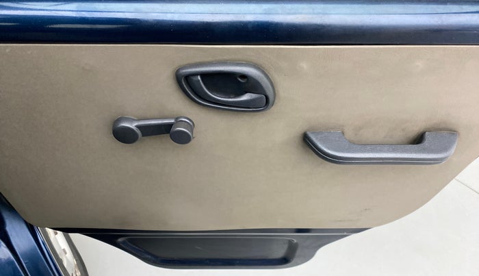 2011 Maruti Eeco 5 STR WITH AC PLUSHTR, Petrol, Manual, 40,954 km, Driver Side Door Panels Control