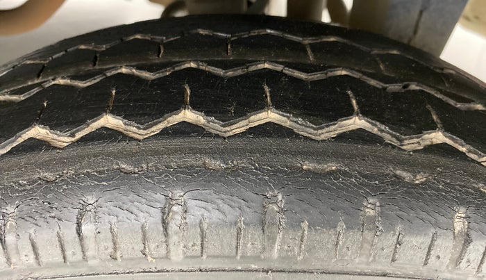 2011 Maruti Eeco 5 STR WITH AC PLUSHTR, Petrol, Manual, 40,954 km, Left Rear Tyre Tread