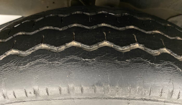 2011 Maruti Eeco 5 STR WITH AC PLUSHTR, Petrol, Manual, 40,954 km, Left Front Tyre Tread