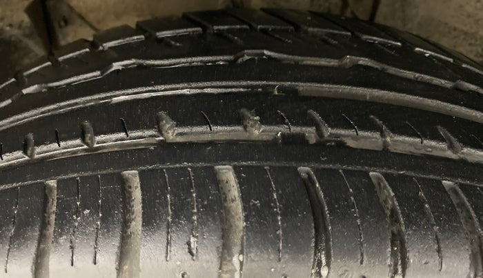 2016 Renault Duster RXZ 85 PS DIESEL, Diesel, Manual, 59,397 km, Left Front Tyre Tread