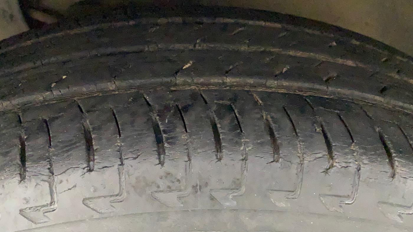 2017 Maruti IGNIS SIGMA 1.2, Petrol, Manual, 23,727 km, Left Front Tyre Tread