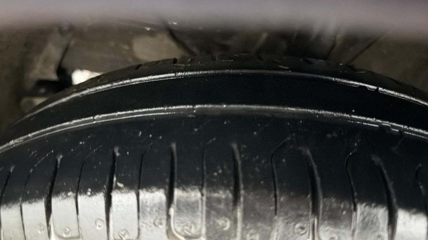 2019 Maruti Swift VXI AMT, Petrol, Automatic, 52,870 km, Left Front Tyre Tread