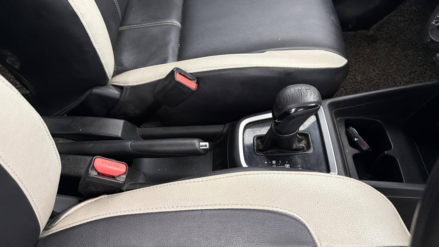 2019 Maruti Swift VXI AMT, Petrol, Automatic, 52,870 km, Gear Lever