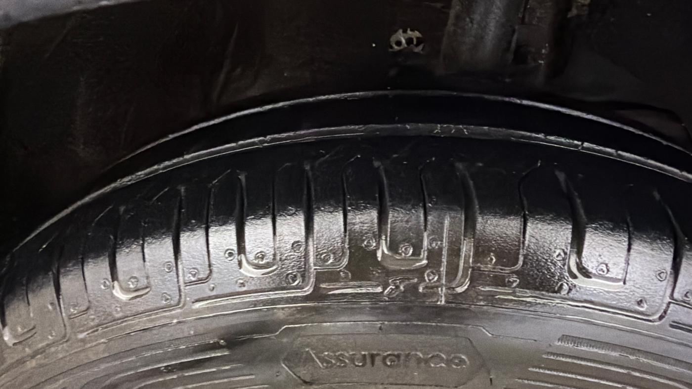 2019 Maruti Swift VXI AMT, Petrol, Automatic, 52,870 km, Right Front Tyre Tread