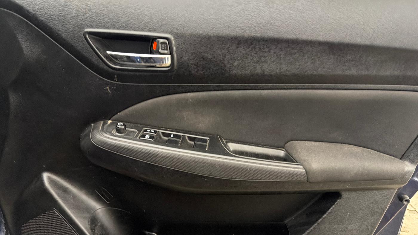 2019 Maruti Swift VXI AMT, Petrol, Automatic, 52,870 km, Driver Side Door Panels Control