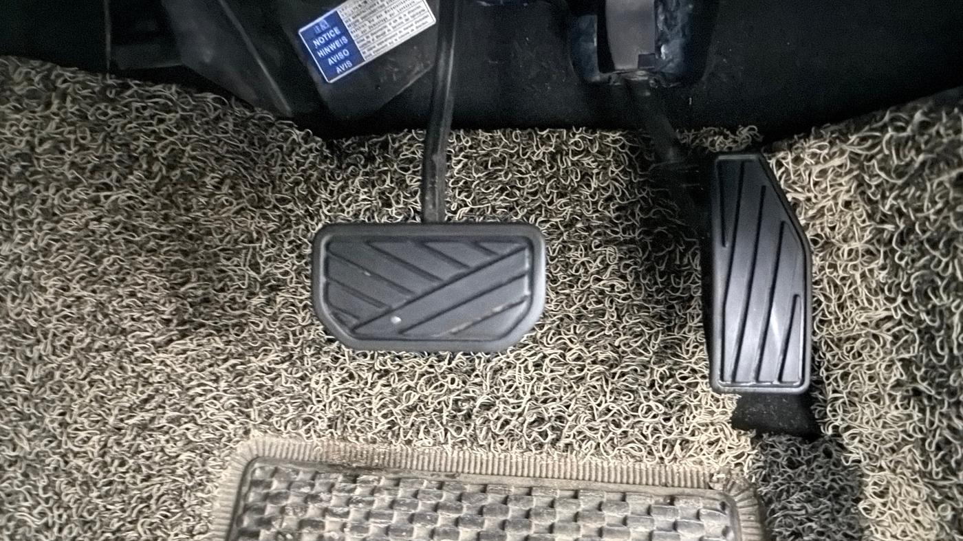 2019 Maruti Swift VXI AMT, Petrol, Automatic, 52,870 km, Pedals