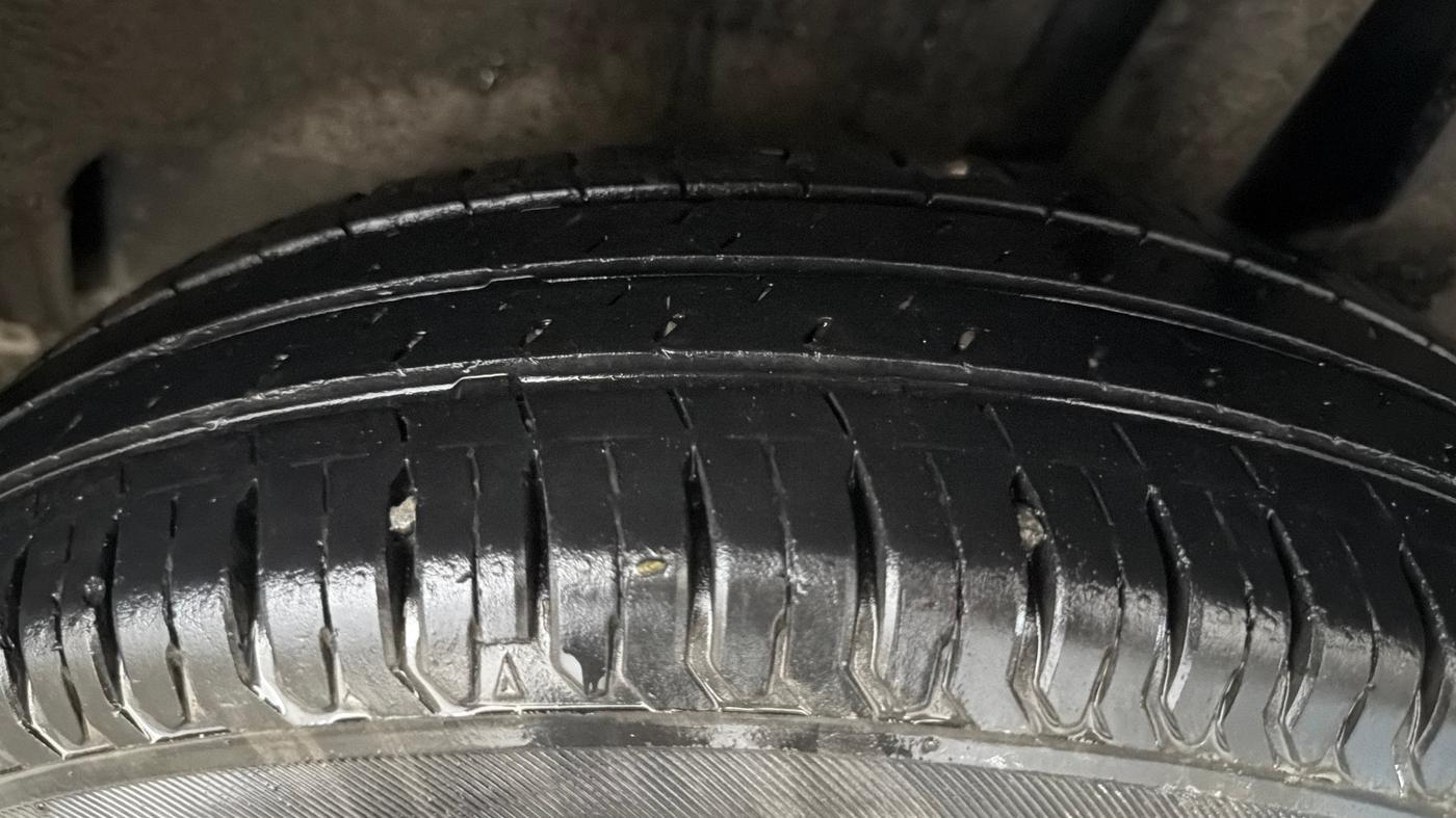 2019 Maruti Swift VXI AMT, Petrol, Automatic, 52,870 km, Left Rear Tyre Tread