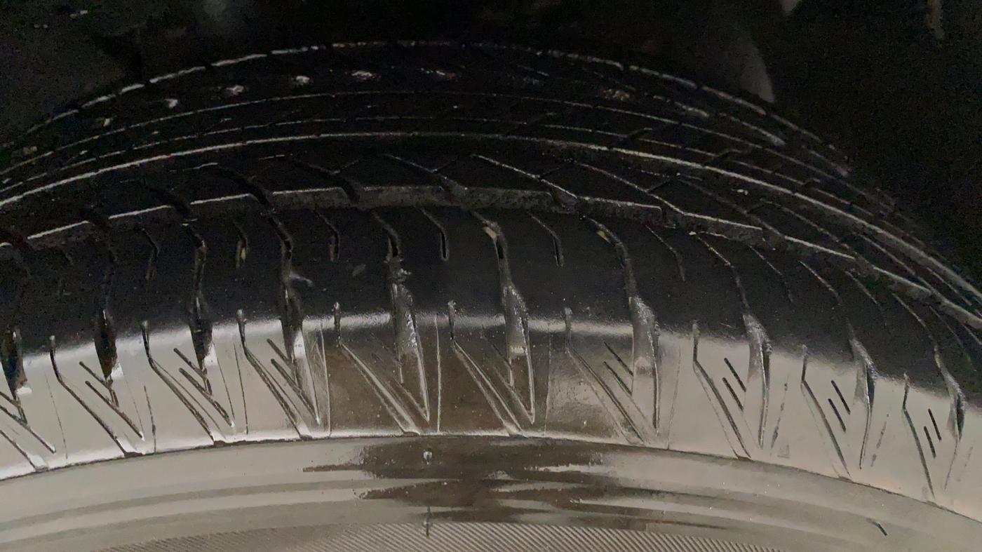 2022 Tata Safari XZA PLUS DARK EDITION, Diesel, Automatic, 4,090 km, Left Front Tyre Tread