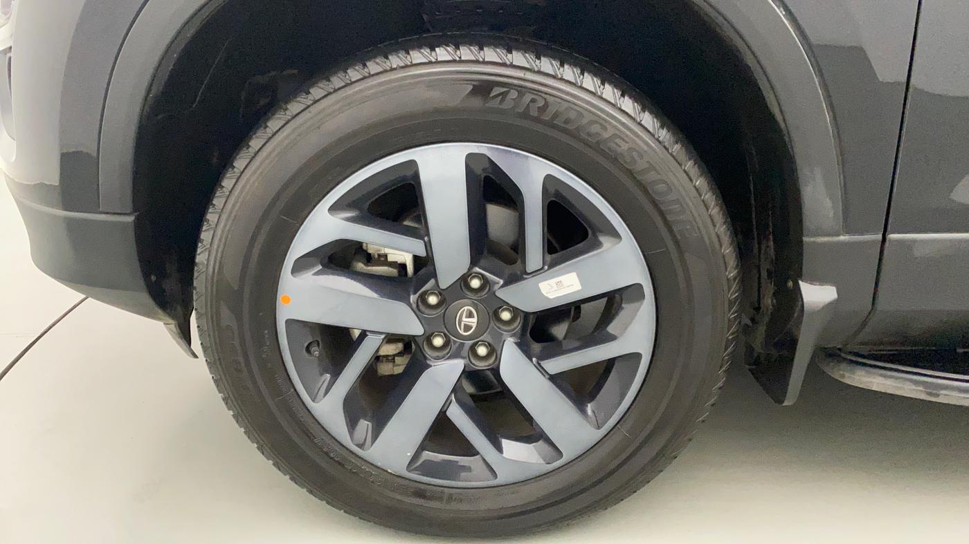 2022 Tata Safari XZA PLUS DARK EDITION, Diesel, Automatic, 4,090 km, Left Front Wheel