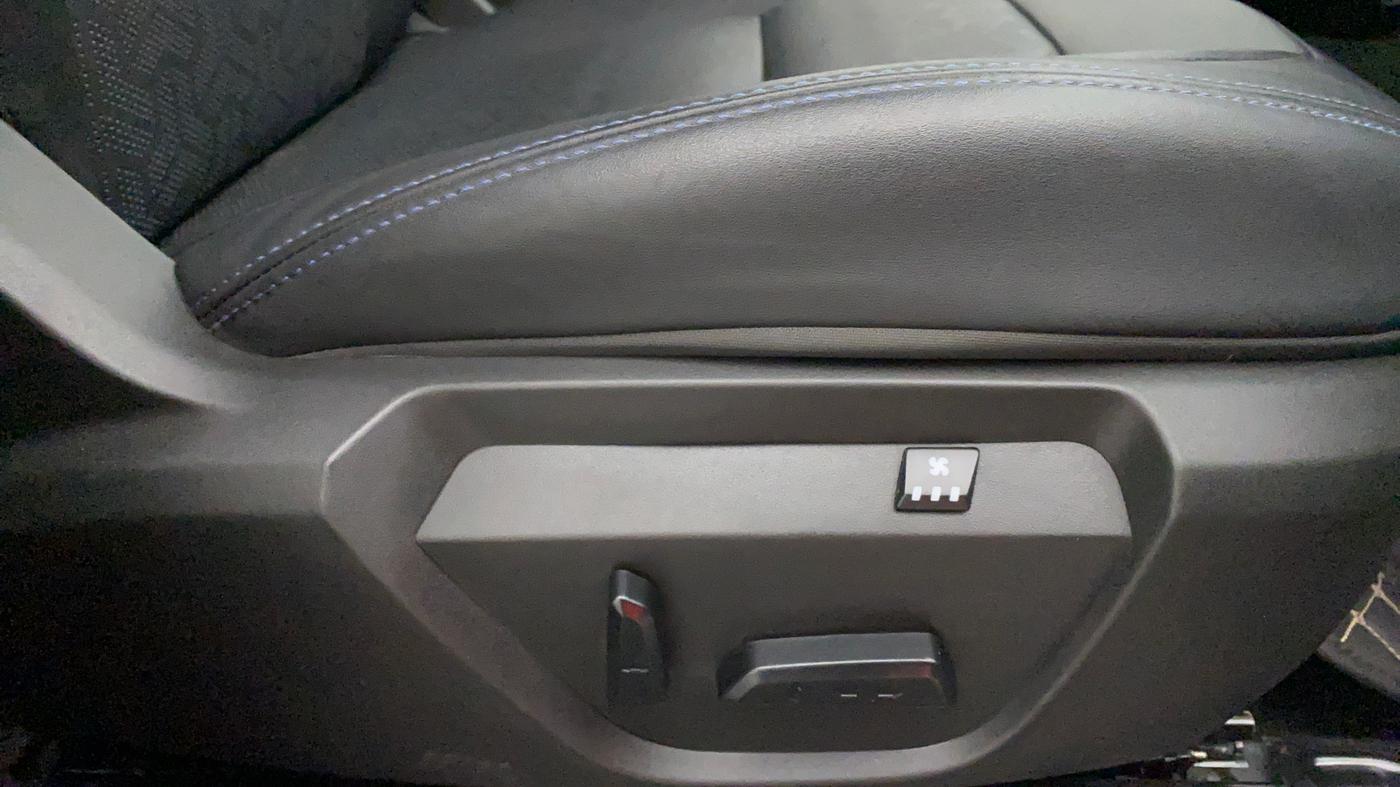 2022 Tata Safari XZA PLUS DARK EDITION, Diesel, Automatic, 4,090 km, Driver Side Adjustment Panel