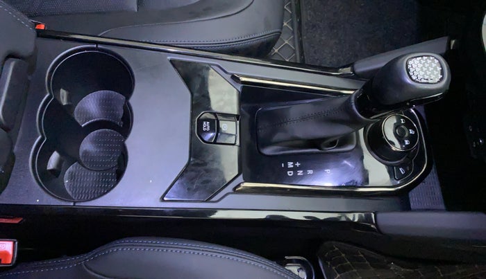 2022 Tata Safari XZA PLUS DARK EDITION, Diesel, Automatic, 4,090 km, Gear Lever