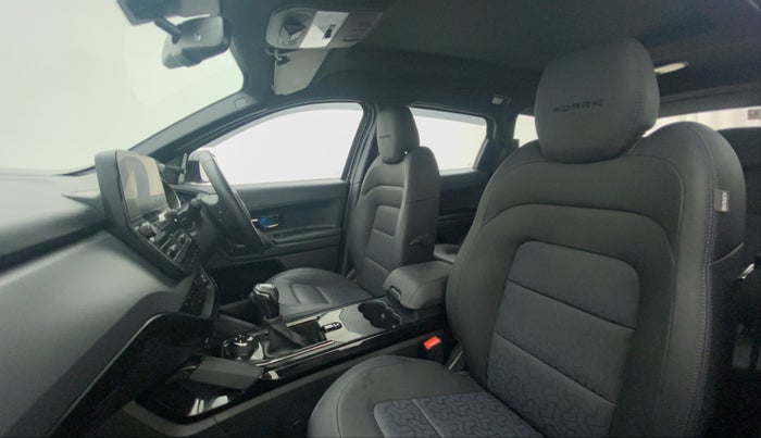2022 Tata Safari XZA PLUS DARK EDITION, Diesel, Automatic, 4,090 km, Right Side Front Door Cabin