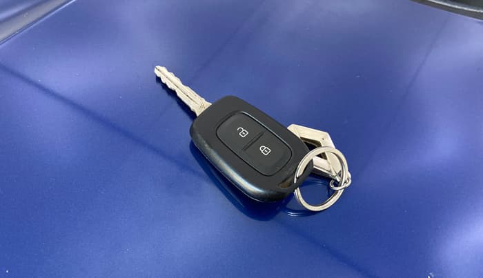 2020 Renault TRIBER RXL AMT, Petrol, Automatic, 26,349 km, Key Close Up