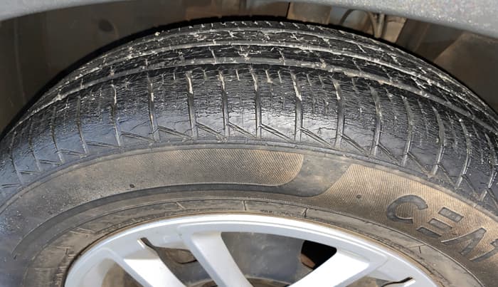 2020 Renault TRIBER RXL AMT, Petrol, Automatic, 26,349 km, Left Front Tyre Tread