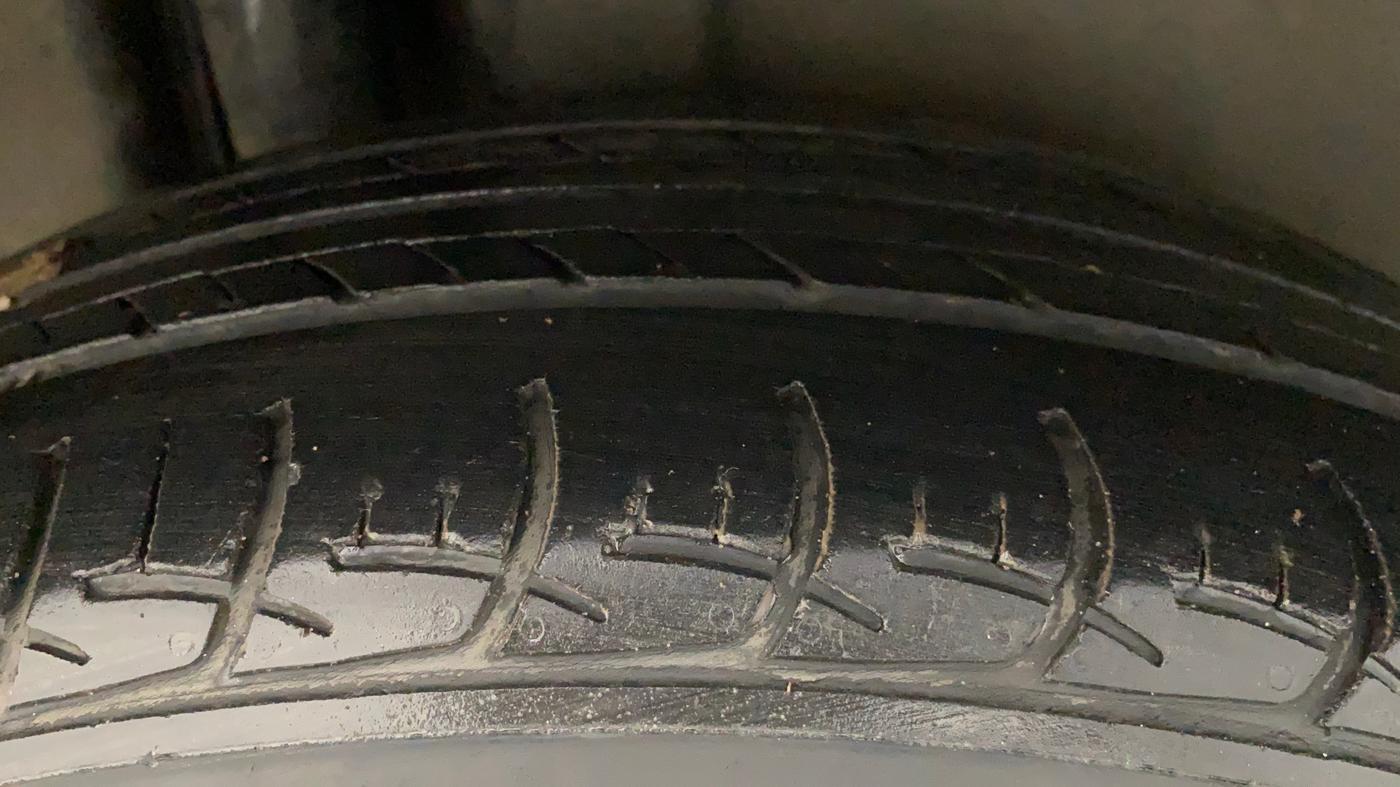 2015 Maruti Ciaz ZXI, Petrol, Manual, 53,491 km, Right Rear Tyre Tread