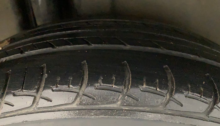 2015 Maruti Ciaz ZXI, Petrol, Manual, 53,491 km, Right Rear Tyre Tread