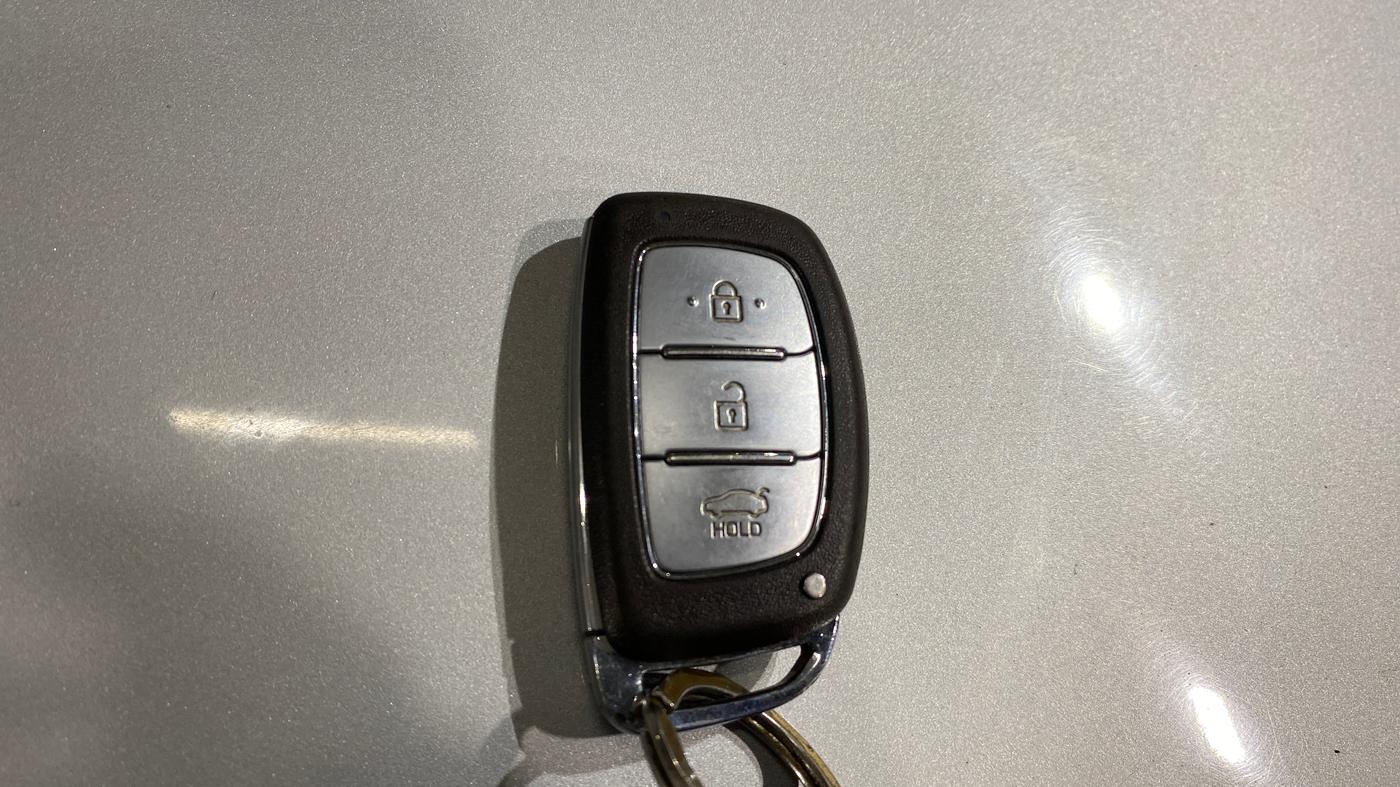2017 Hyundai Grand i10 ASTA 1.2 KAPPA VTVT, Petrol, Manual, 1,22,895 km, Key Close Up