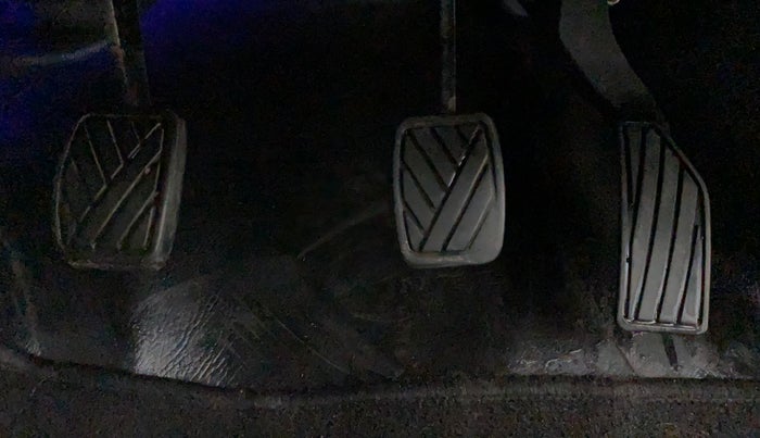 2016 Maruti Swift VXI, Petrol, Manual, 72,498 km, Pedals