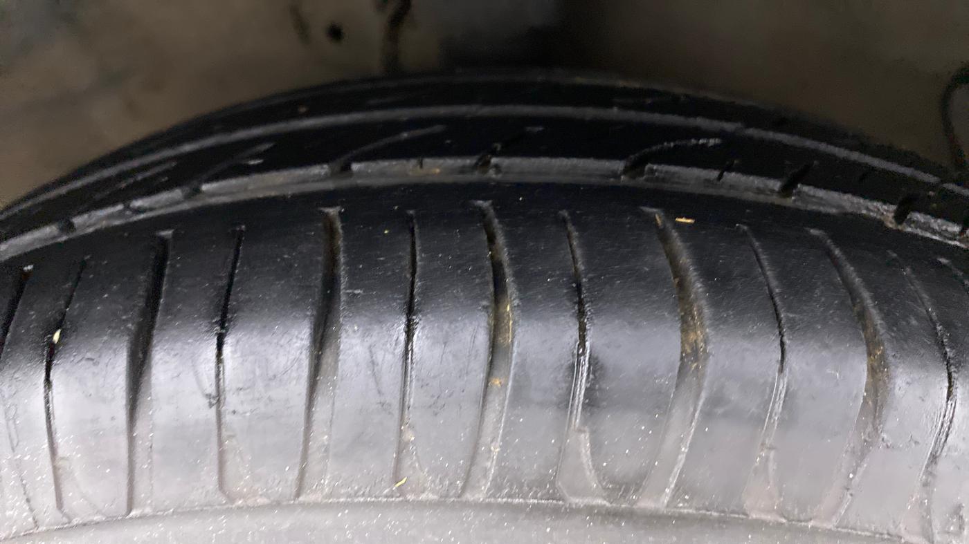 2013 Hyundai i20 MAGNA O 1.2, Petrol, Manual, 60,357 km, Right Front Tyre Tread