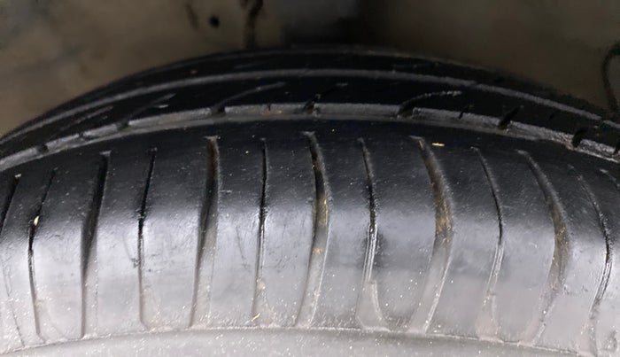 2013 Hyundai i20 MAGNA O 1.2, Petrol, Manual, 60,357 km, Right Front Tyre Tread