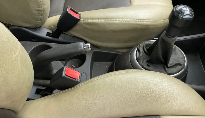 2013 Hyundai i20 MAGNA O 1.2, Petrol, Manual, 60,357 km, Gear Lever