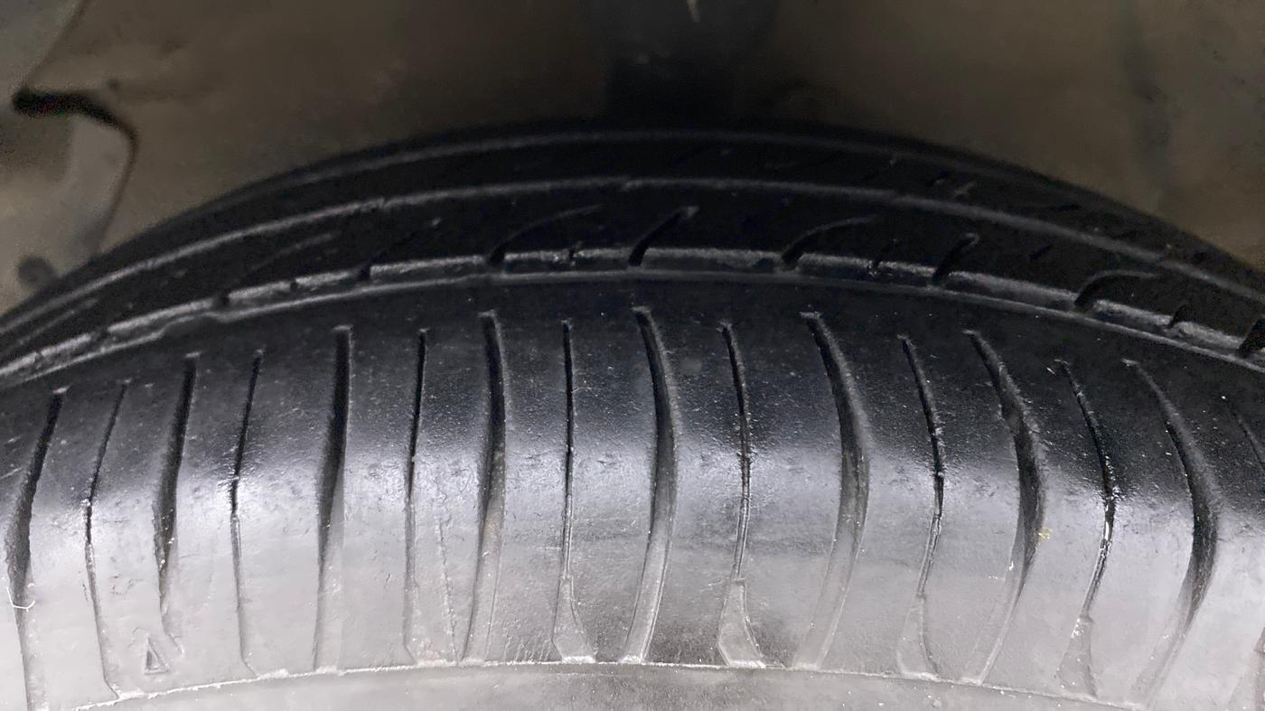 2013 Hyundai i20 MAGNA O 1.2, Petrol, Manual, 60,357 km, Left Front Tyre Tread