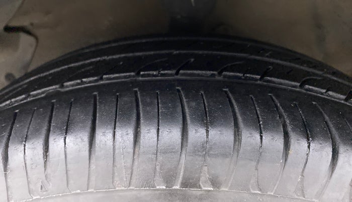 2013 Hyundai i20 MAGNA O 1.2, Petrol, Manual, 60,357 km, Left Front Tyre Tread