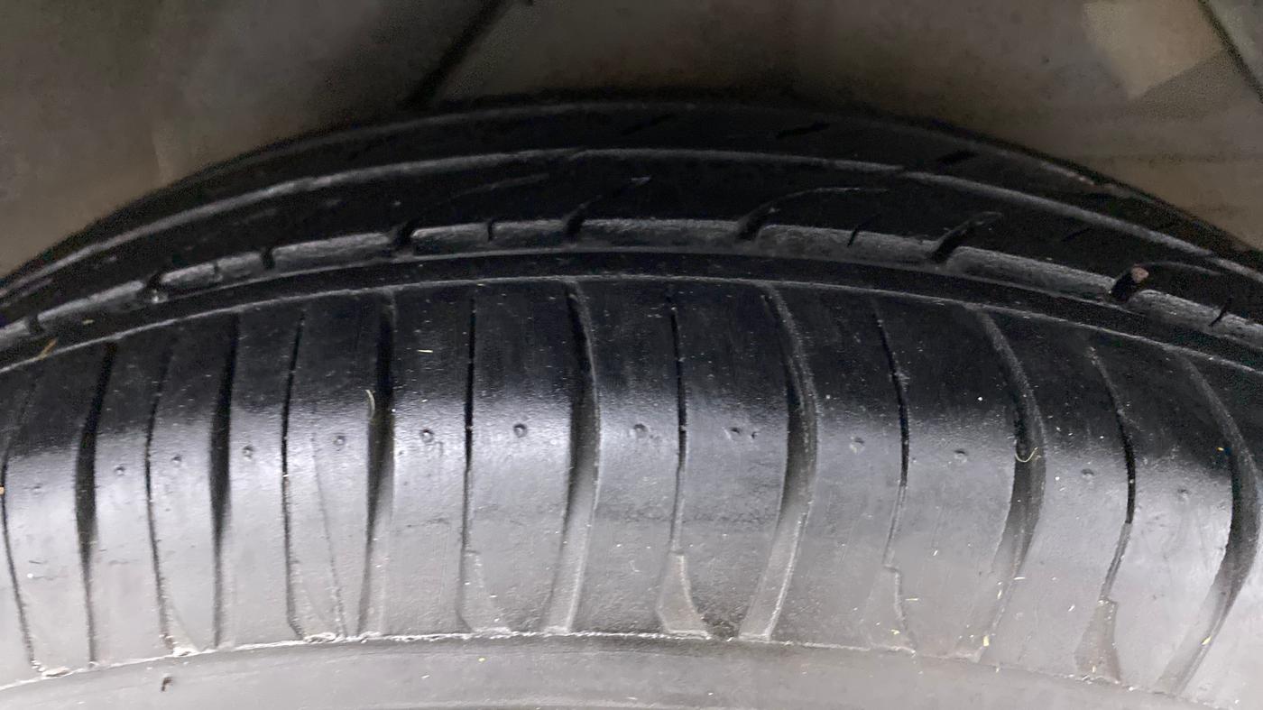 2013 Hyundai i20 MAGNA O 1.2, Petrol, Manual, 60,357 km, Left Rear Tyre Tread